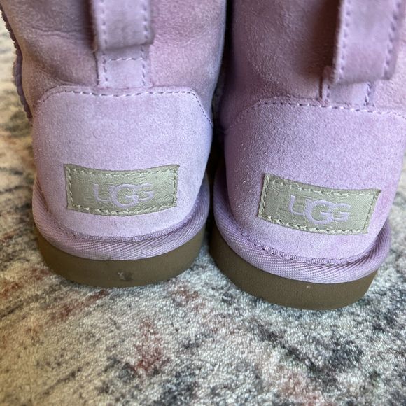 Youth’s UGG Boots Classic Mini II Sz 4 Pinkish Purple Suede Ankle Booties - Picture 2 of 12